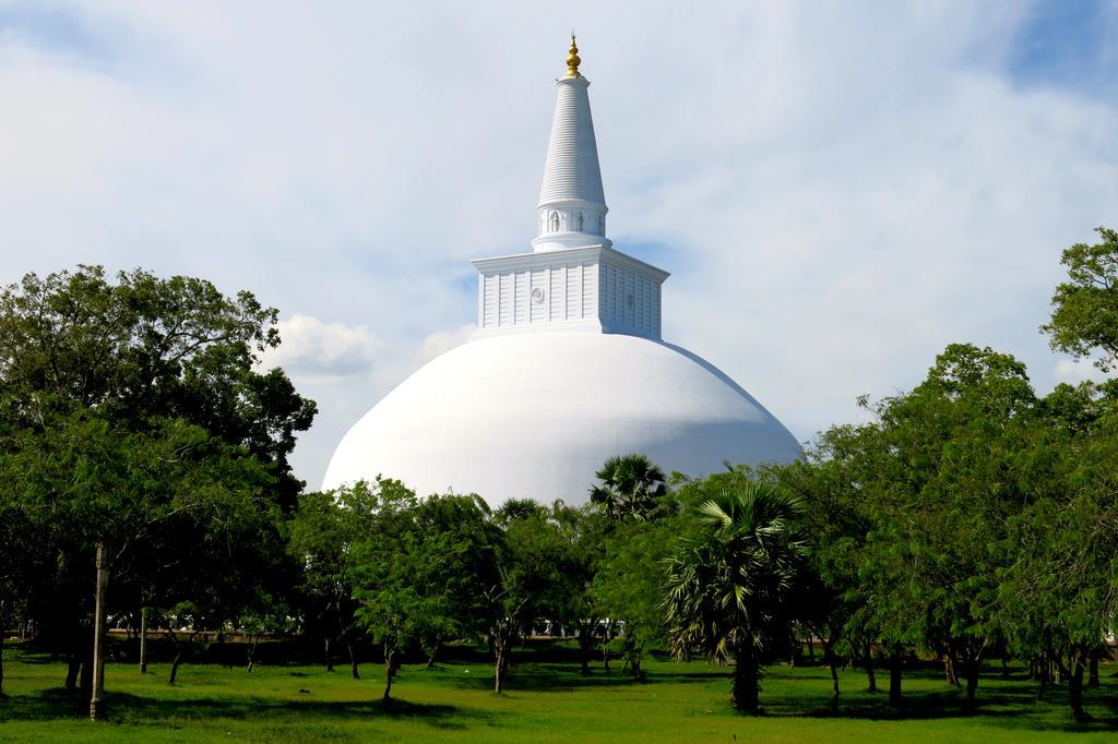 Hotel Sisilthera Anuradhapura Exterior foto