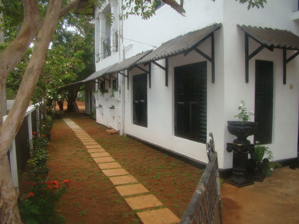 Hotel Sisilthera Anuradhapura Exterior foto