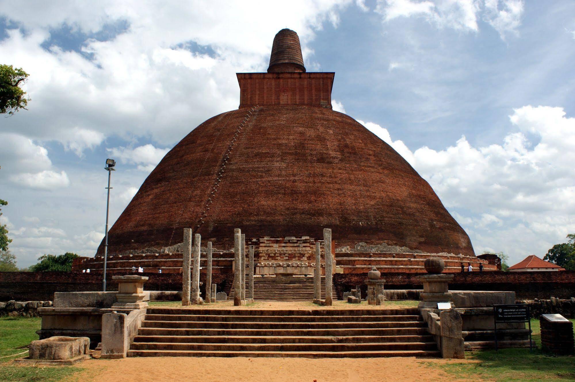 Hotel Sisilthera Anuradhapura Exterior foto